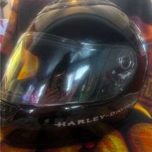 Harley-Davidson Glossy Black Helmet 
Unisex size Large